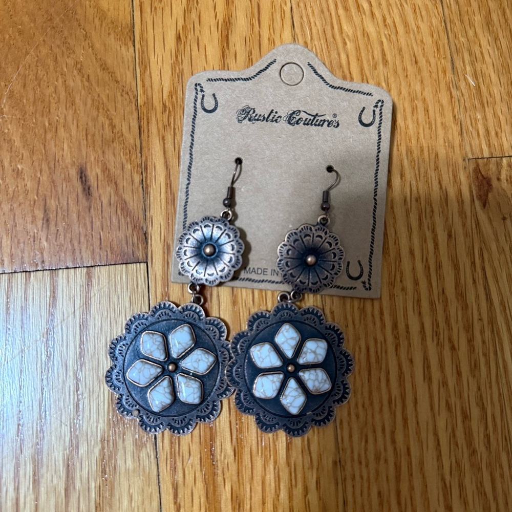 Rustic Cuff Floral Earrings - Brown and Cream